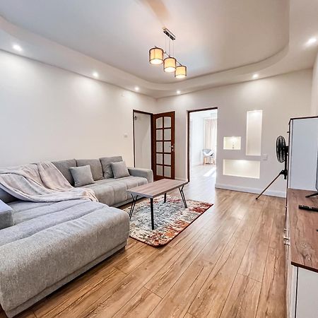 La Teatru - 2Bd Apartment Near Theatre And Old Town Μπρασόβ Εξωτερικό φωτογραφία