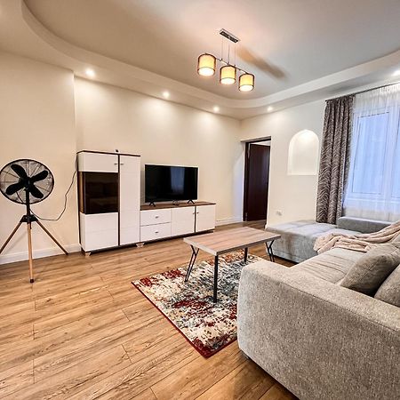 La Teatru - 2Bd Apartment Near Theatre And Old Town Μπρασόβ Εξωτερικό φωτογραφία