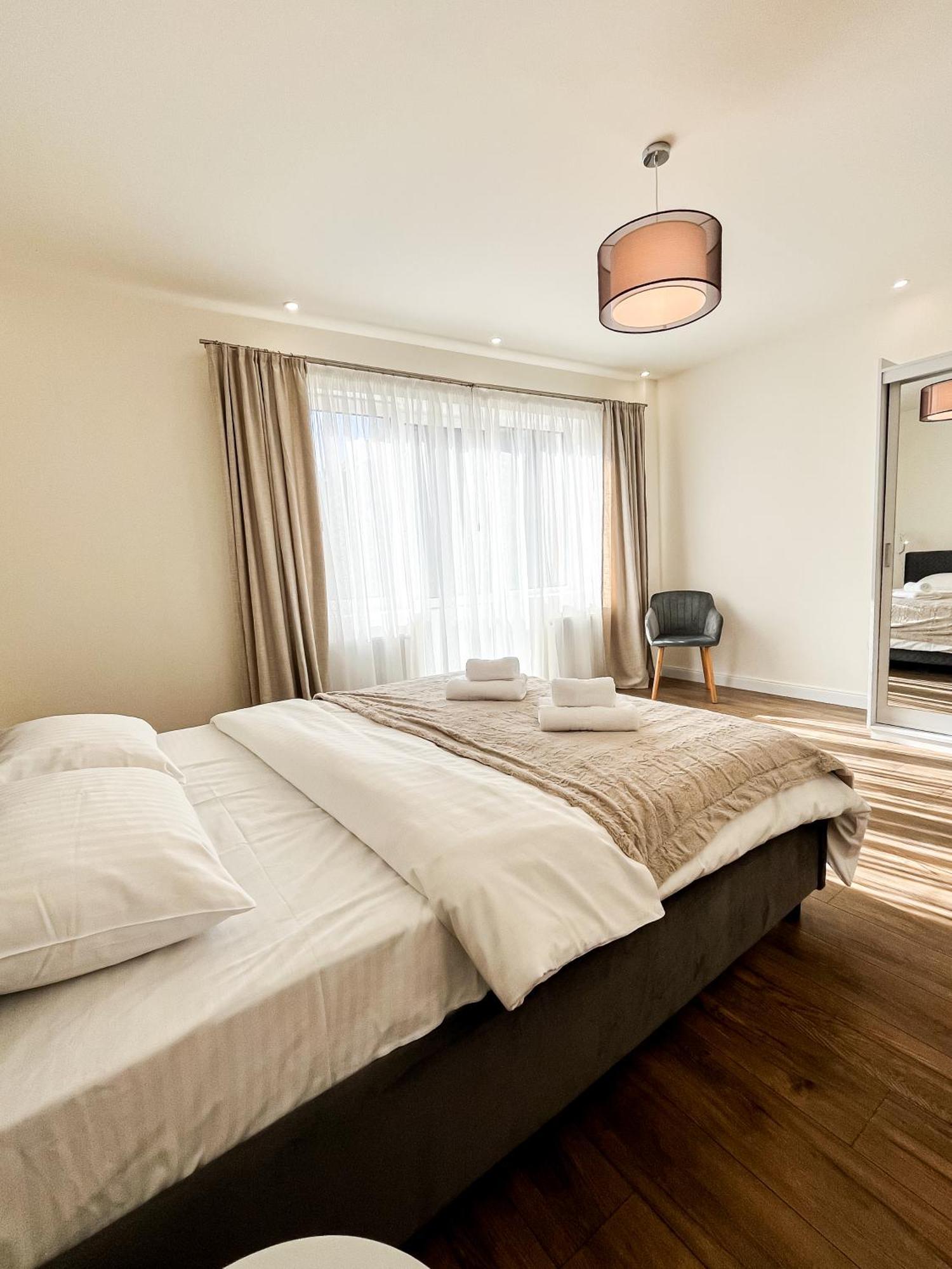 La Teatru - 2Bd Apartment Near Theatre And Old Town Μπρασόβ Εξωτερικό φωτογραφία